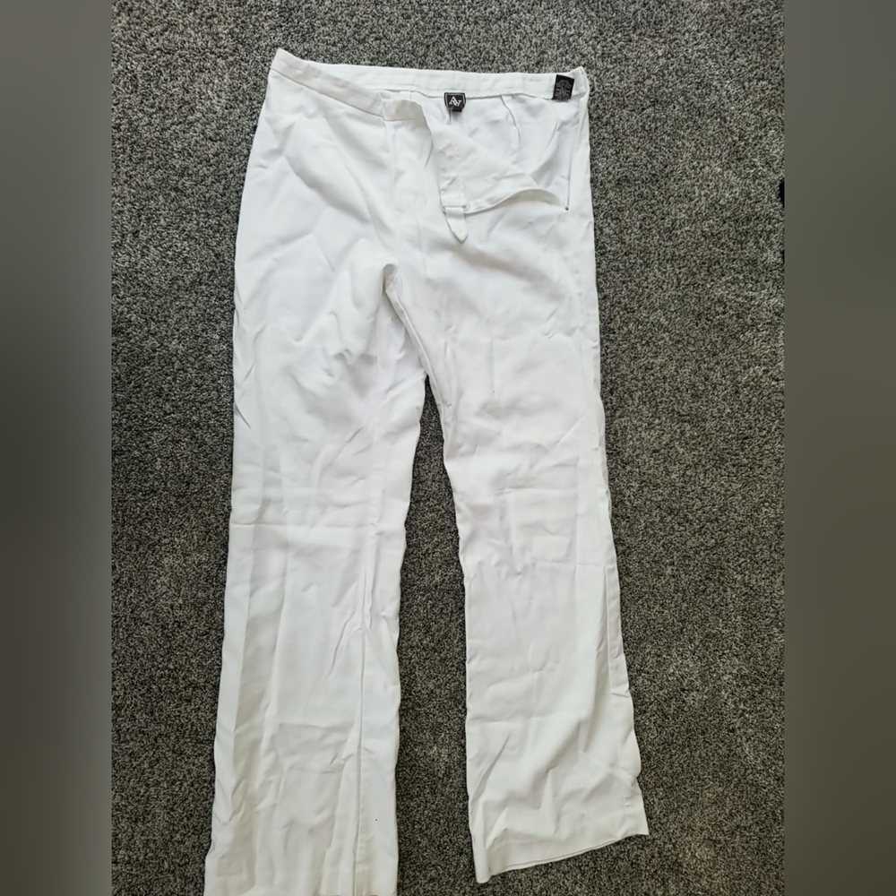 AV Womens white straight leg pants size 8